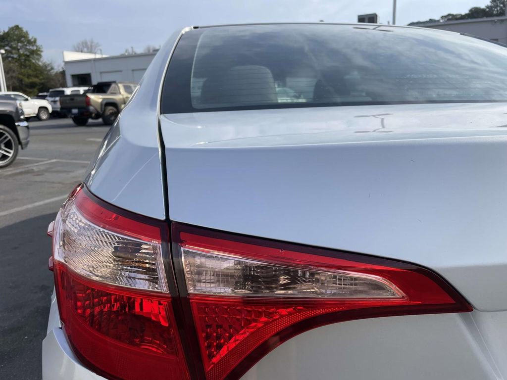 Used 2017 Toyota Corolla LE image 16