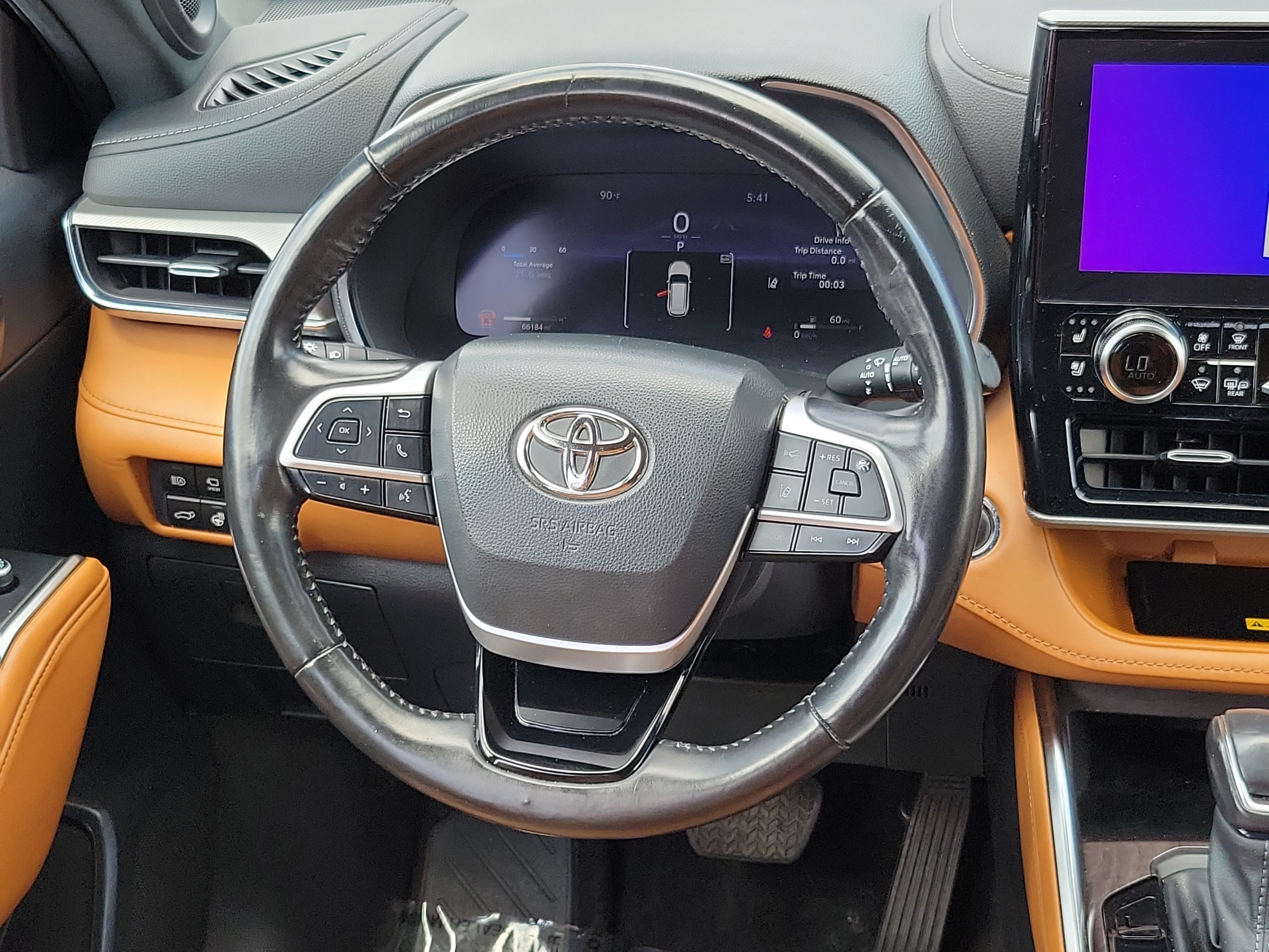 Used 2023 Toyota Highlander Platinum AWD/4WD image 25