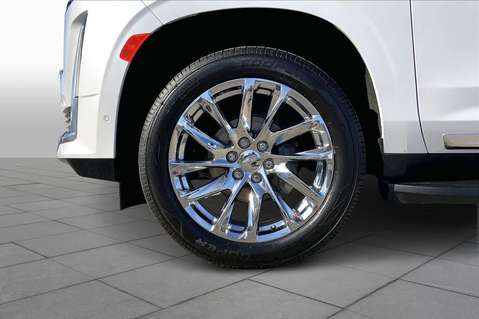 Used 2021 Cadillac Escalade ESV Premium Luxury w/ LPO, Illumination Package RWD image 11