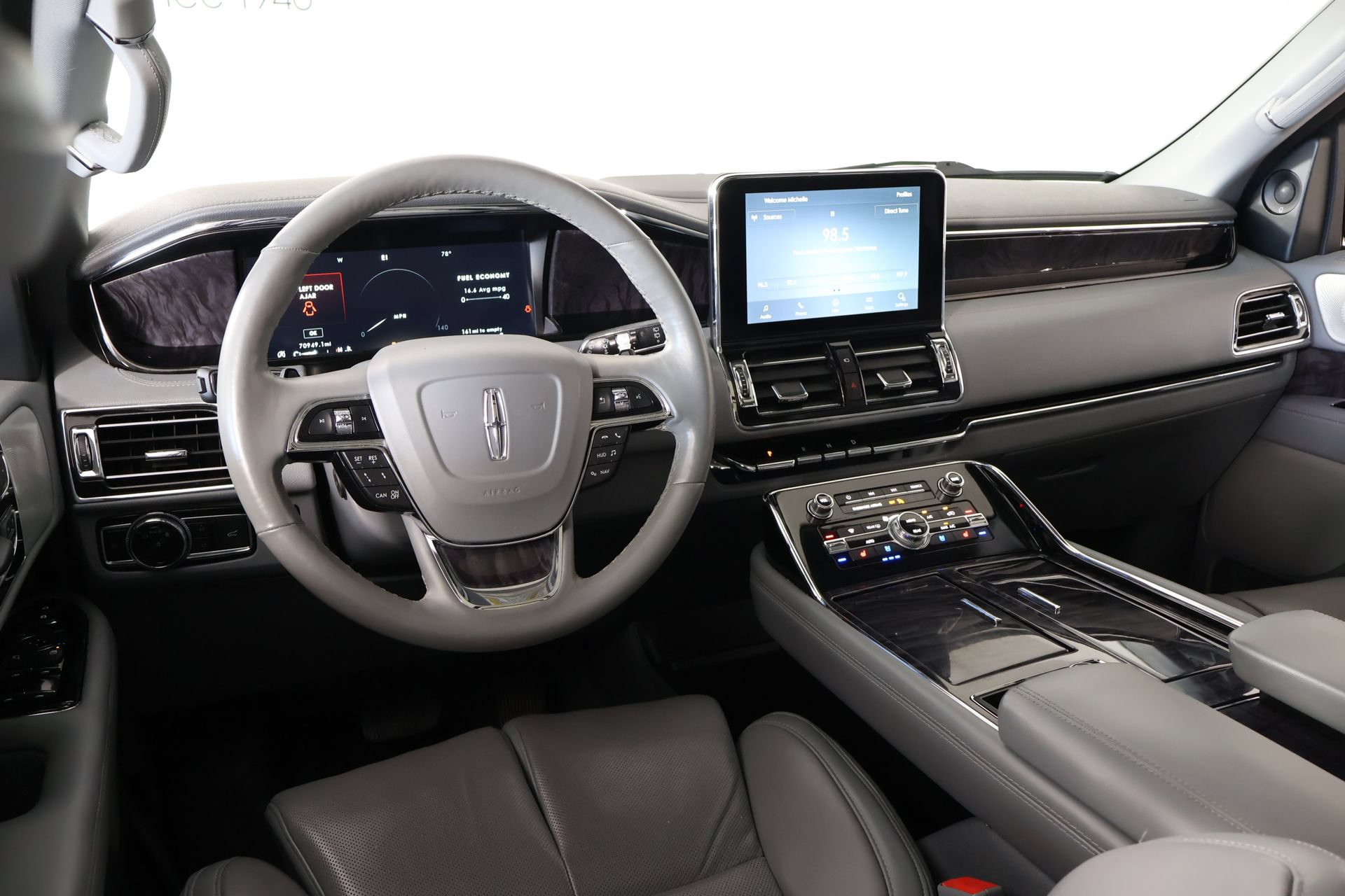 Used 2021 Lincoln Navigator Reserve w/ Luxury Package AWD/4WD image 2