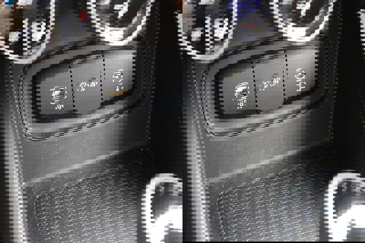 Used 2024 Hyundai Venue SEL image 25