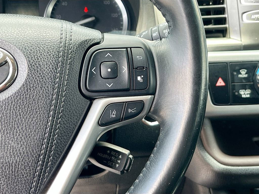 Used 2017 Toyota Highlander XLE AWD/4WD image 19