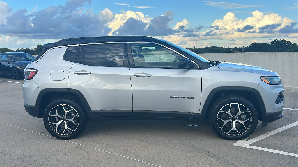 Used 2025 Jeep Compass Limited AWD/4WD image 13