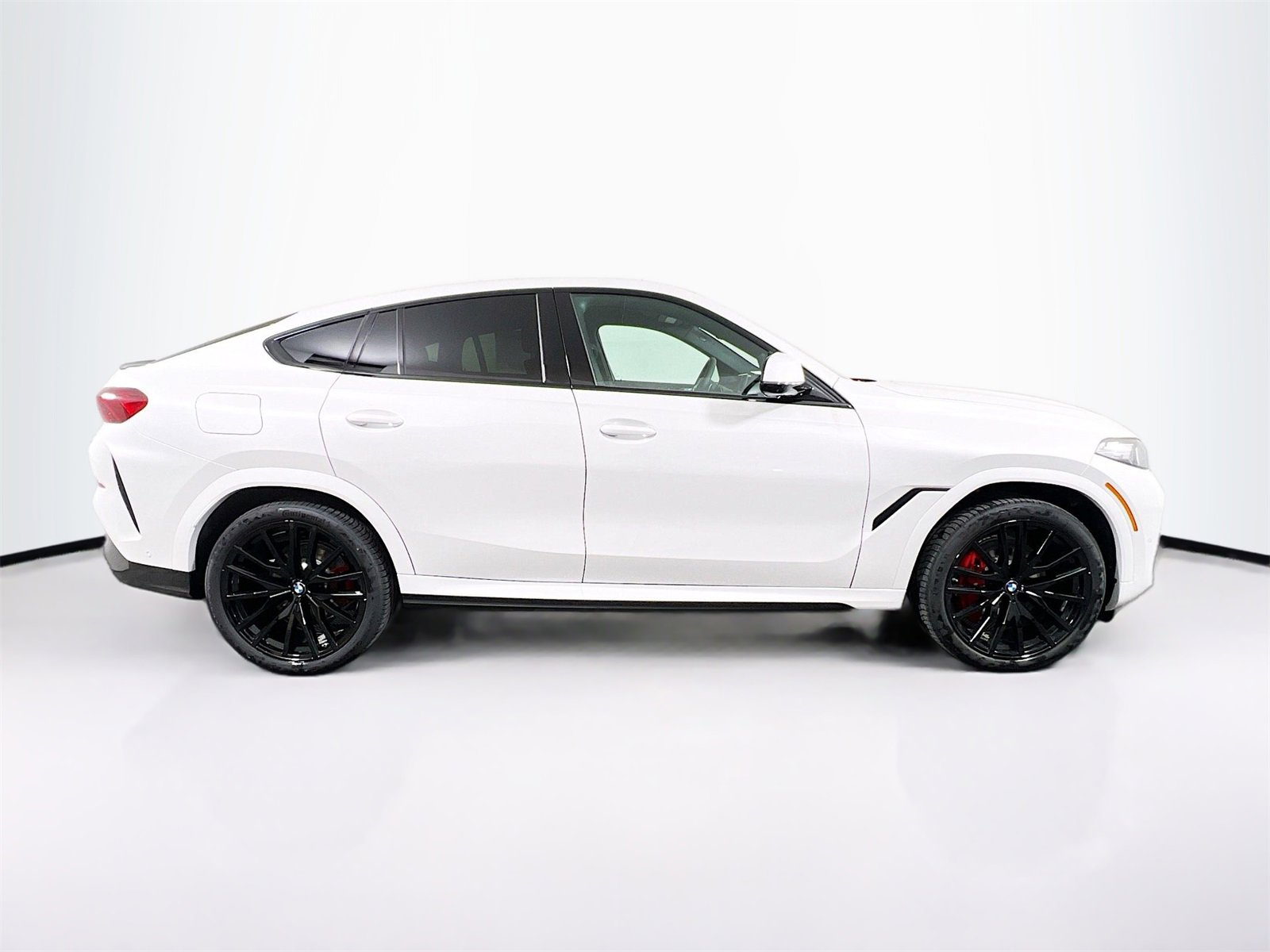 New 2026 BMW X6 xDrive40i w/ Climate Comfort Package image 8