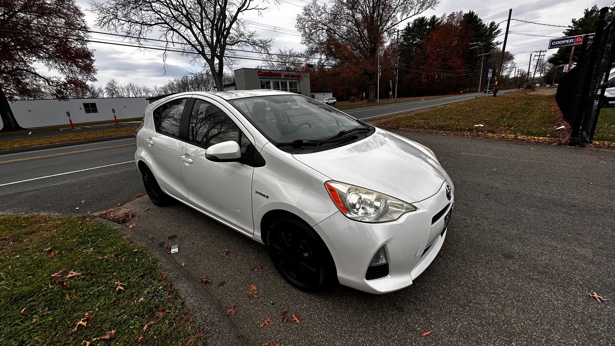 Used 2013 Toyota Prius C Three image 3