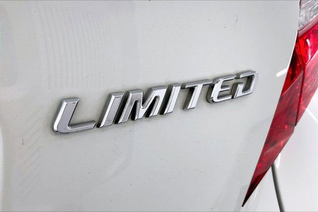 Used 2019 Toyota C-HR Limited image 7