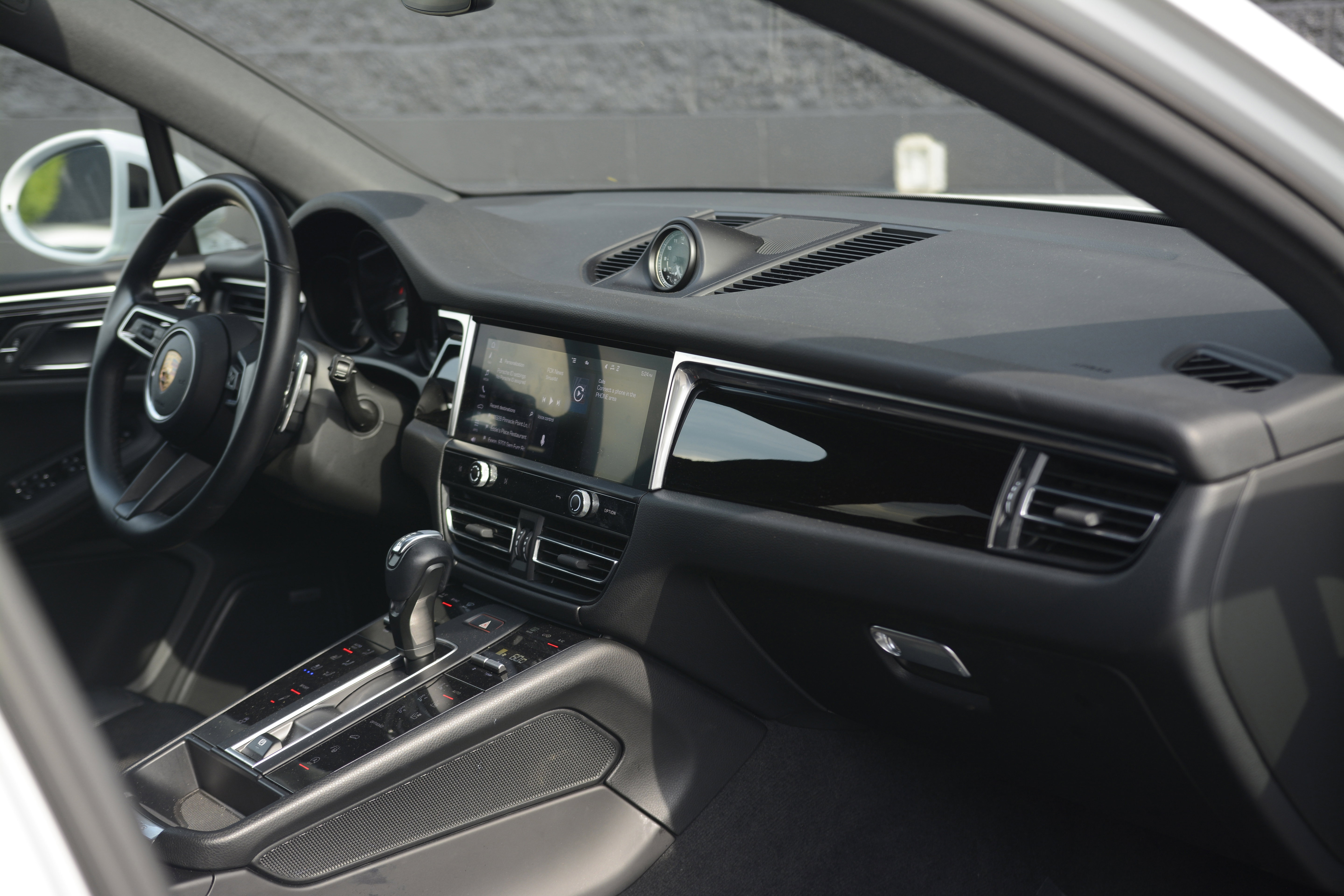 Certified 2022 Porsche Macan S AWD/4WD image 27