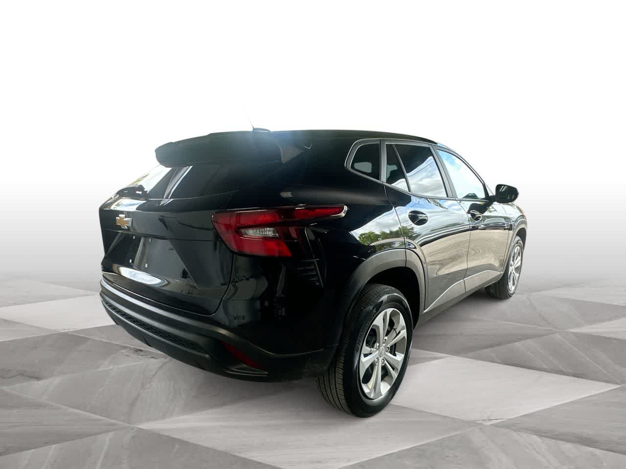 Used 2025 Chevrolet Trax LS FWD image 8