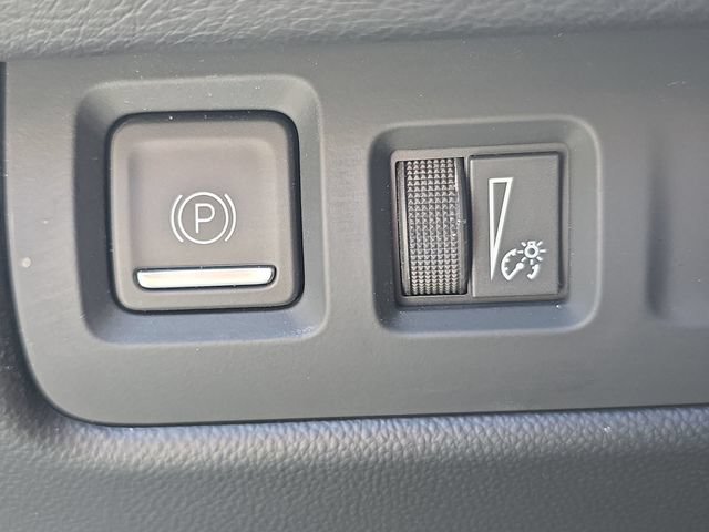 Certified 2025 Cadillac XT4 Premium Luxury FWD image 18