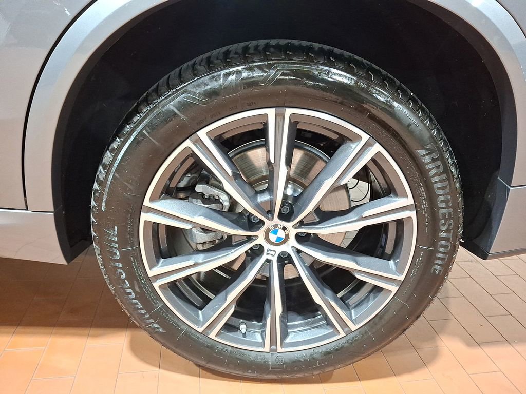 Certified 2025 BMW X5 xDrive40i w/ M Sport Package image 7