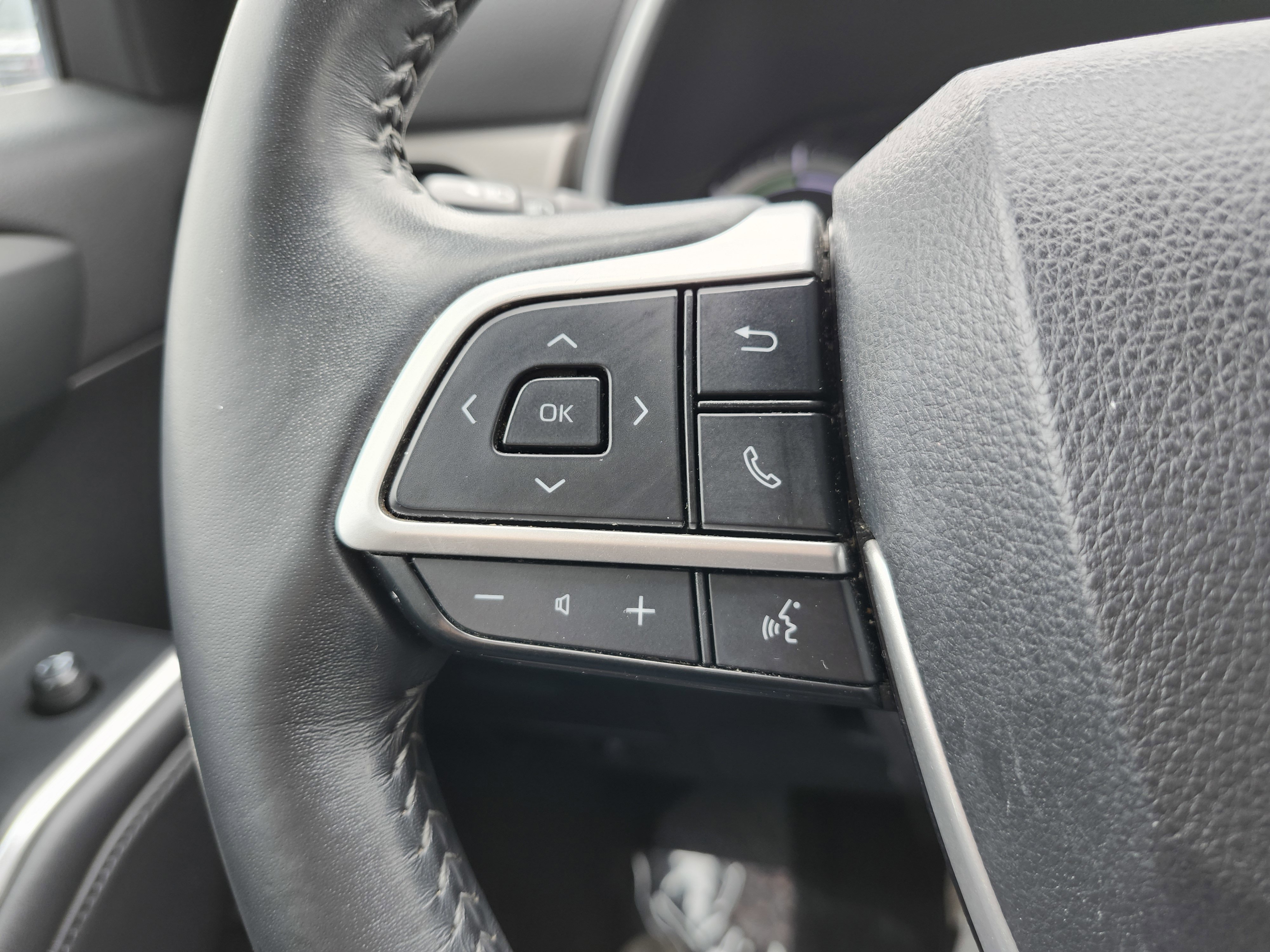 Used 2022 Toyota Highlander XLE image 40