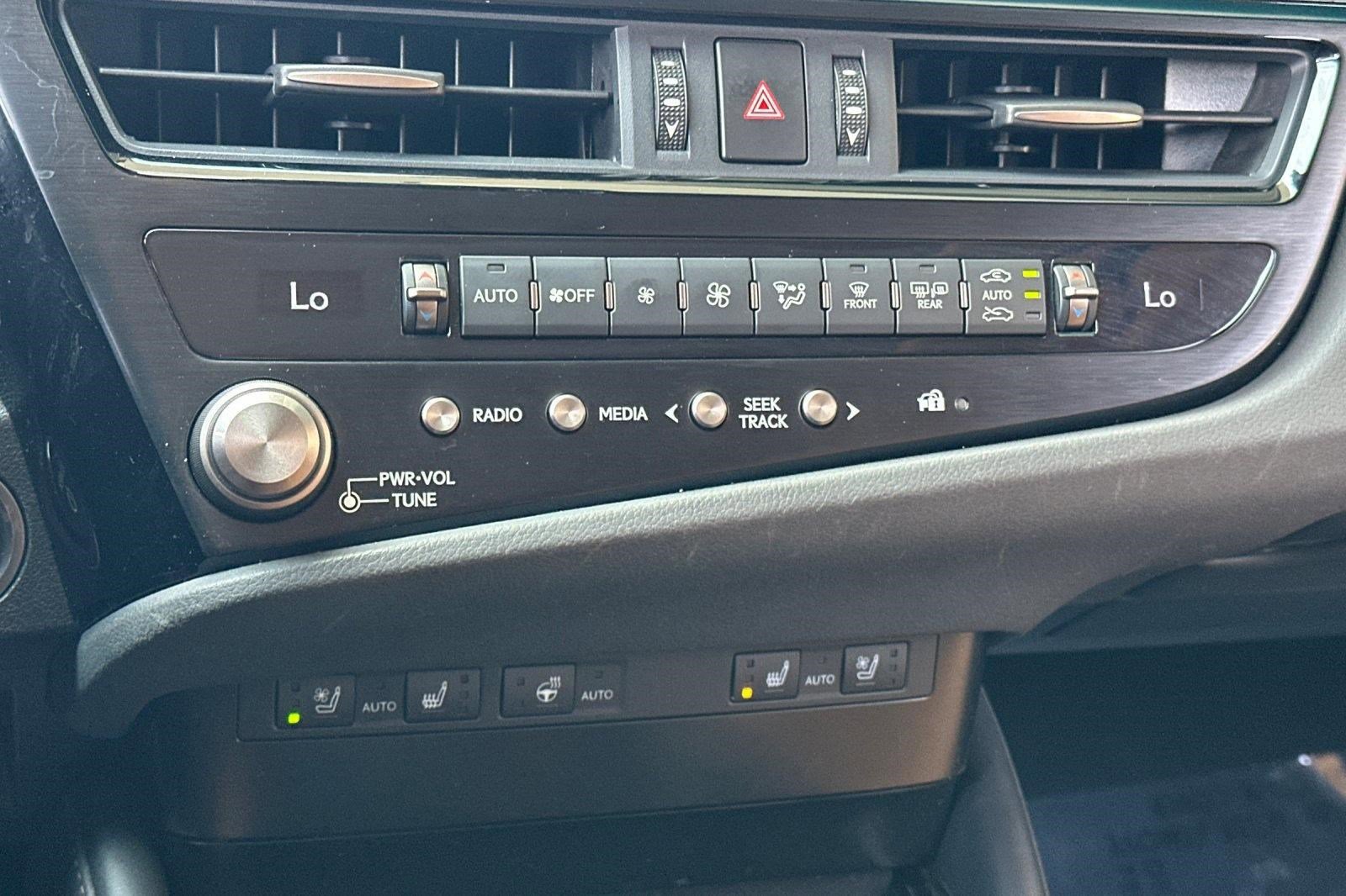 Used 2024 Lexus ES 300h w/ Premium Package image 26