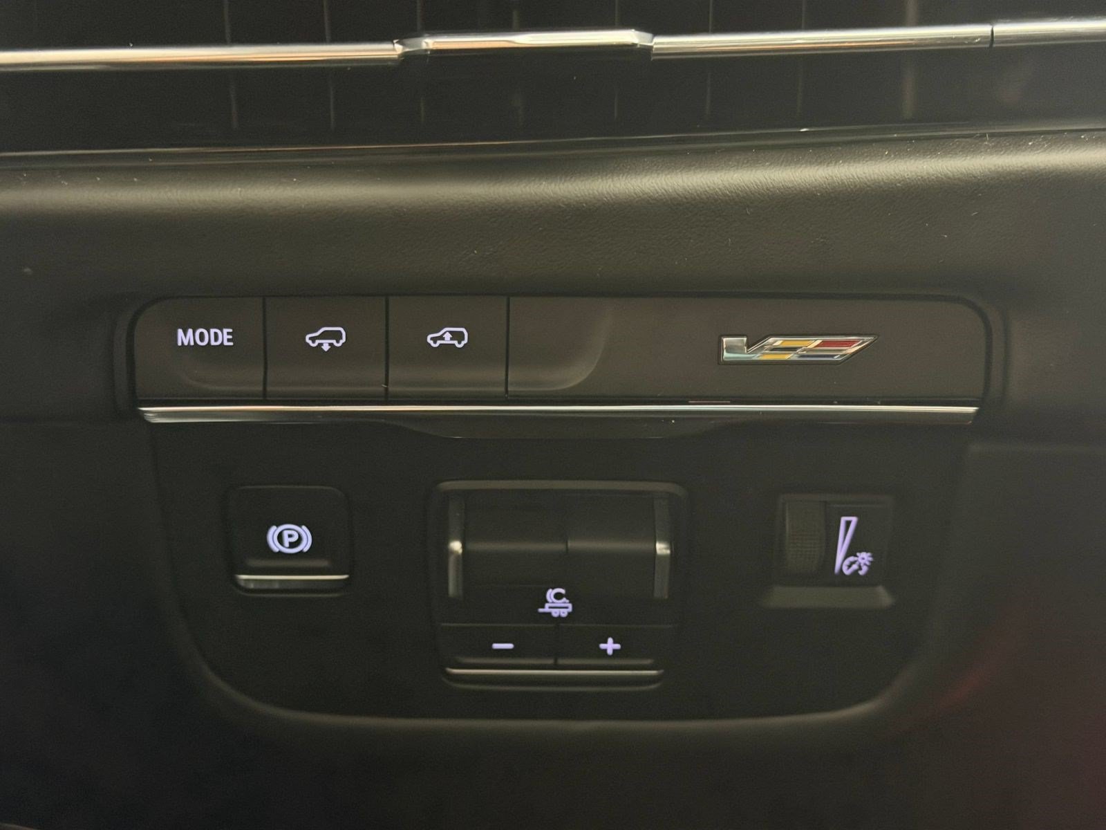 Used 2025 Cadillac Escalade ESV V AWD/4WD image 30