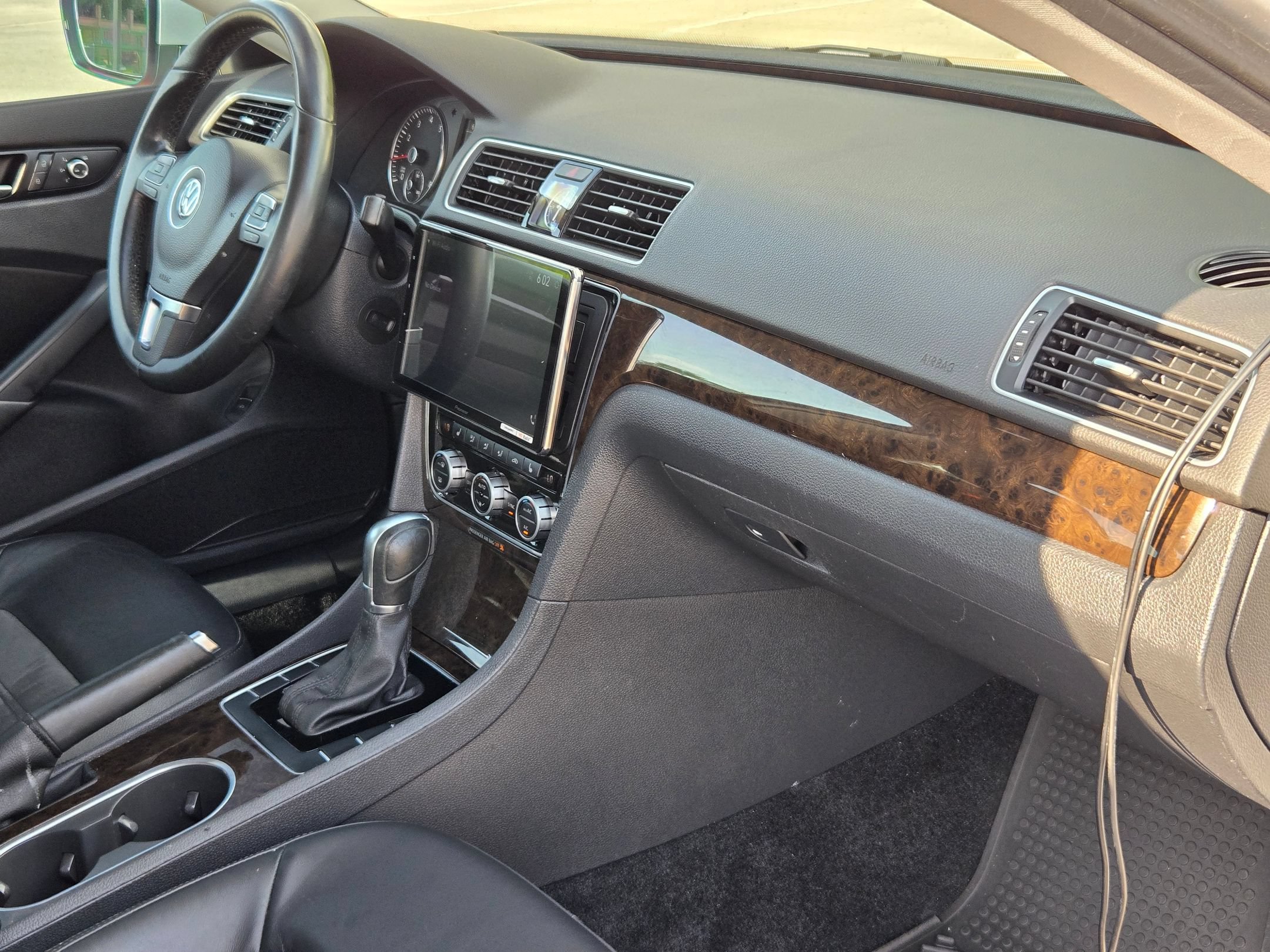 Used 2015 Volkswagen Passat 1.8T SEL Premium FWD image 29