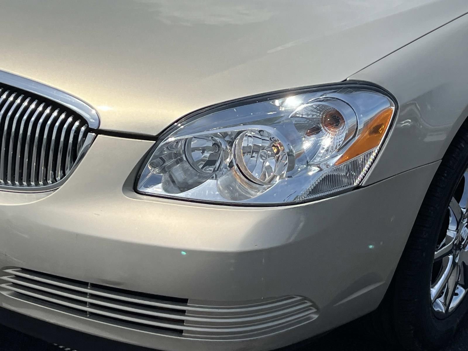 Used 2008 Buick Lucerne CXL w/ Driver Confidence Package FWD image 11