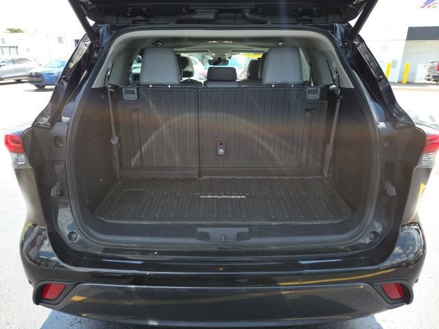 Used 2021 Toyota Highlander Limited AWD/4WD image 28