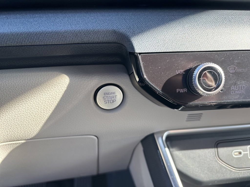 Certified 2026 Kia Carnival SX FWD image 24