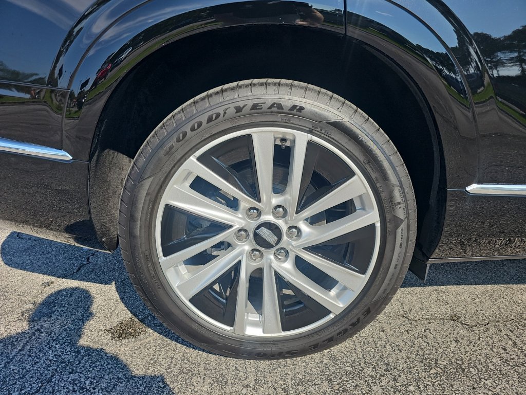 Used 2027 Cadillac Vistiq Luxury AWD/4WD image 12
