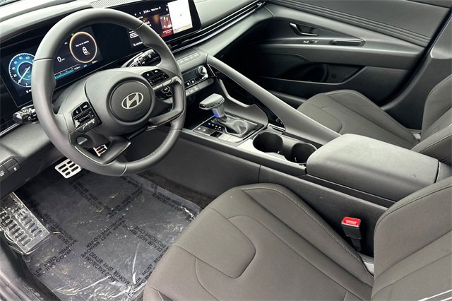 Used 2025 Hyundai Elantra SEL image 10