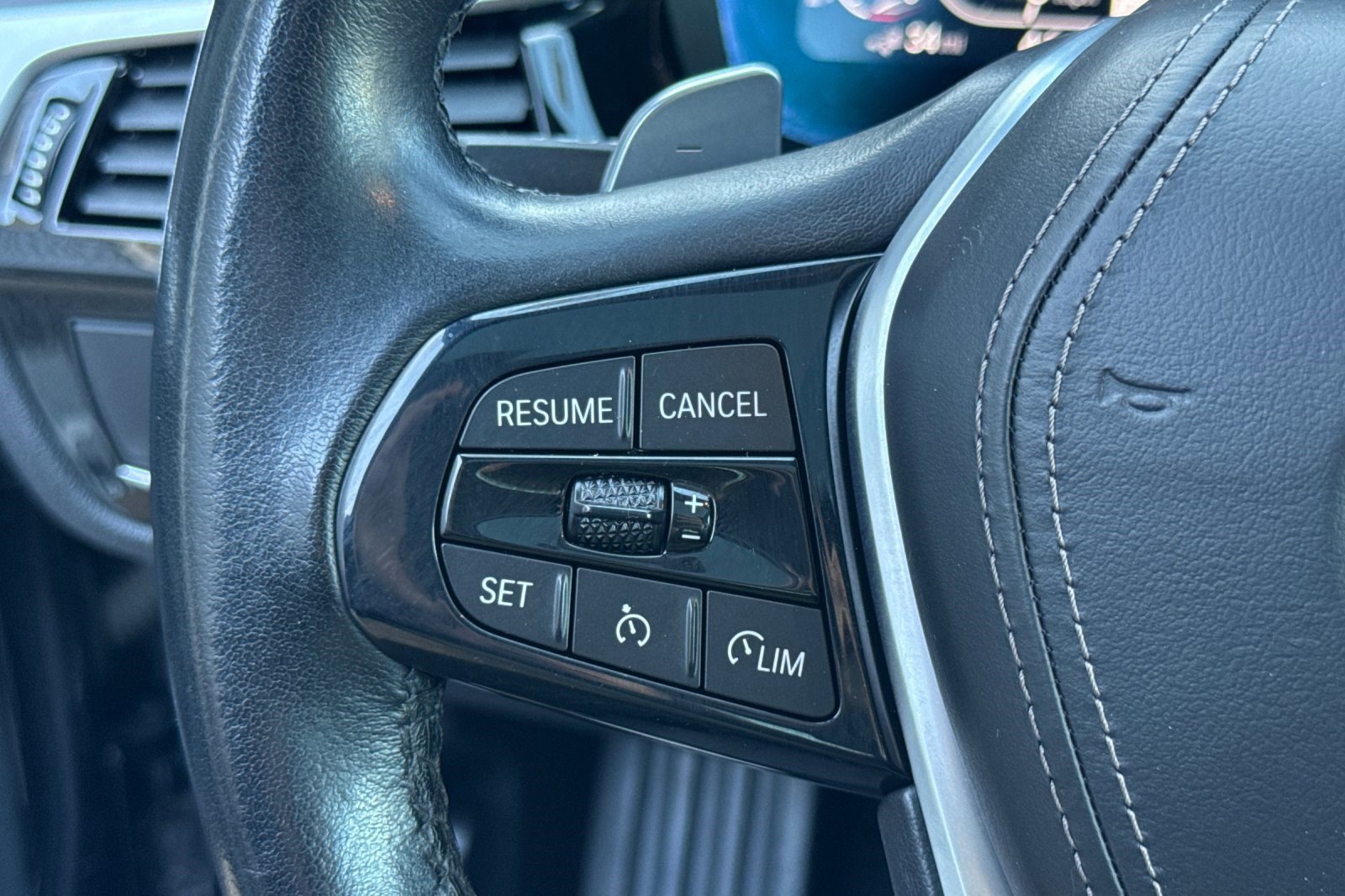 Used 2023 BMW 530e w/ Convenience Package image 16