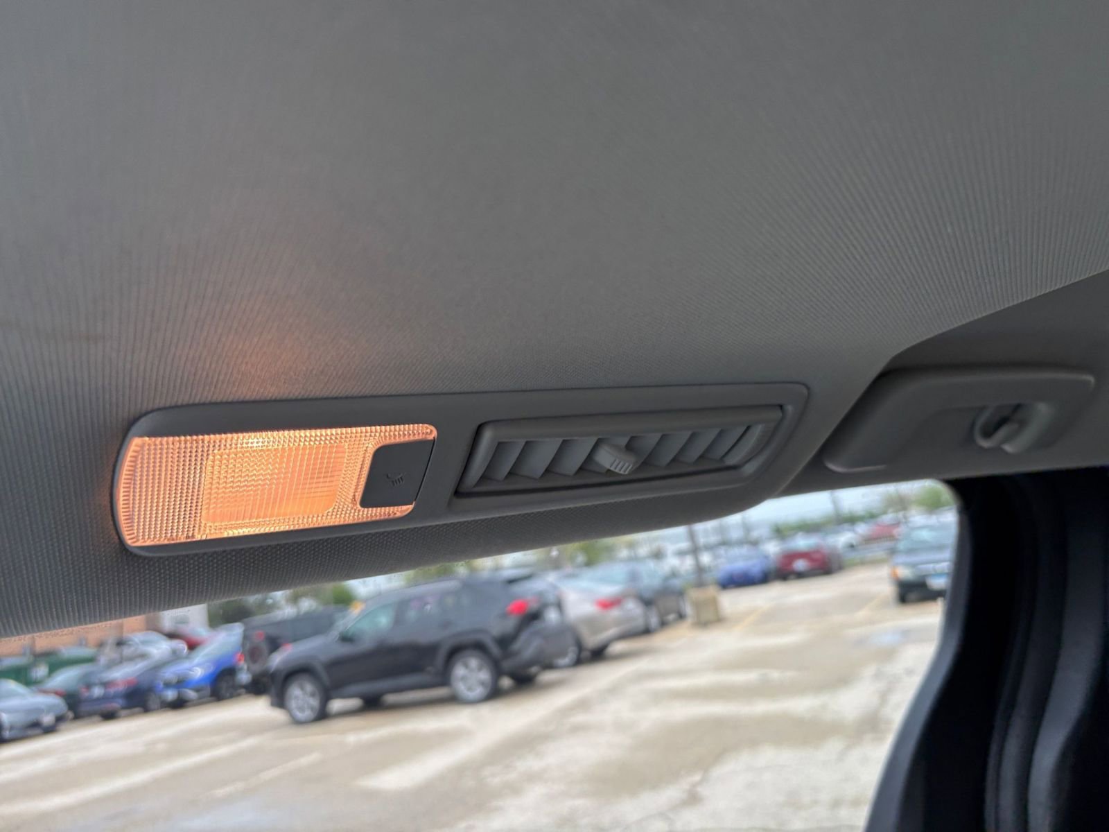 Used 2025 Toyota Sienna XLE FWD image 24