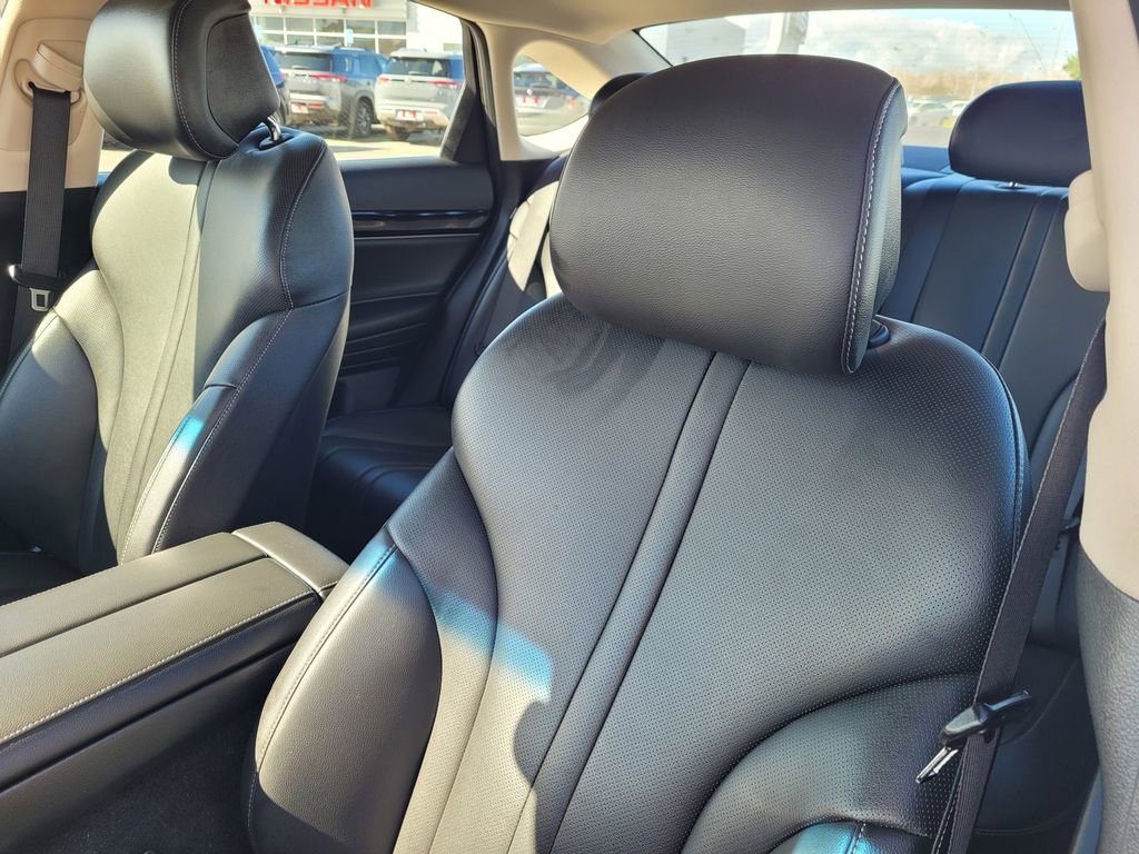 Used 2023 Genesis G80 2.5T image 11