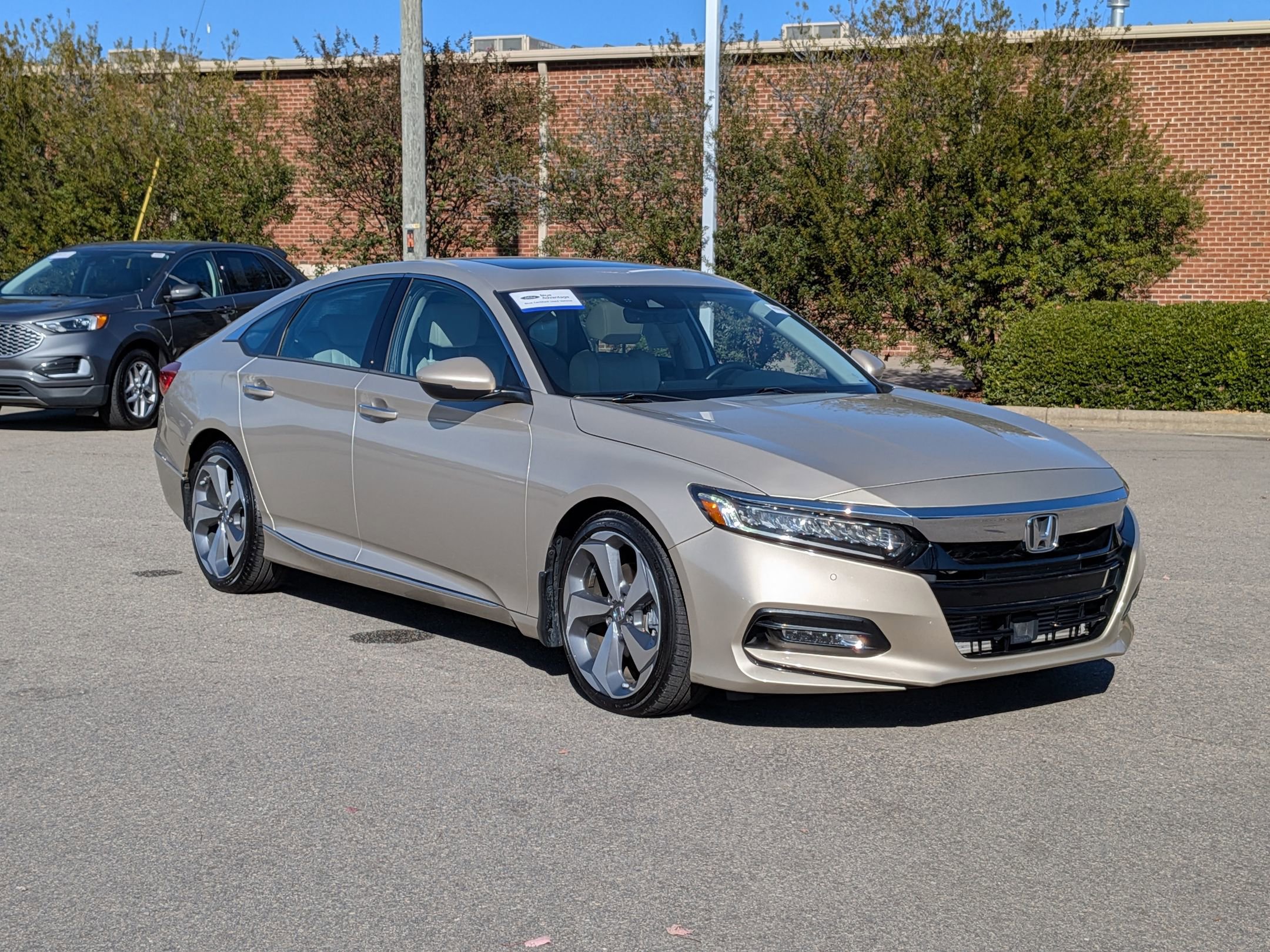 Used 2020 Honda Accord Touring image 2