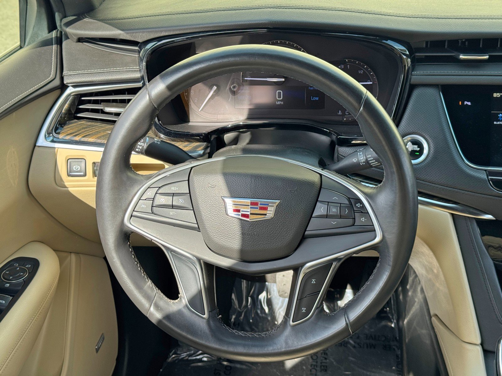 Used 2017 Cadillac XT5 FWD image 17