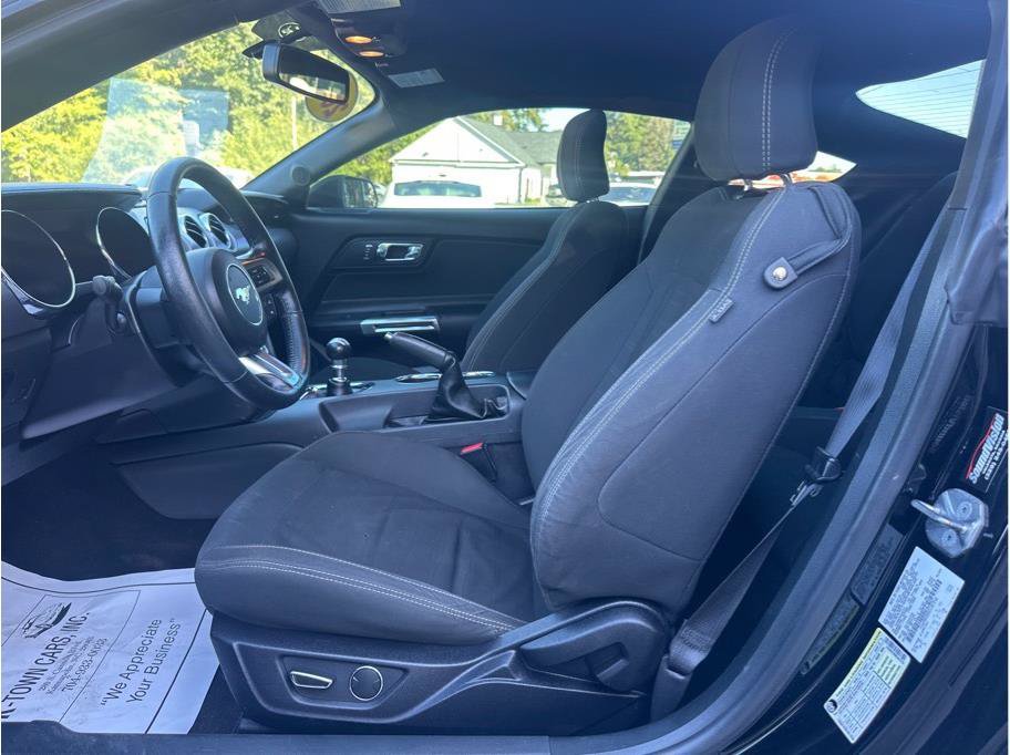 Used 2017 Ford Mustang Coupe RWD image 12