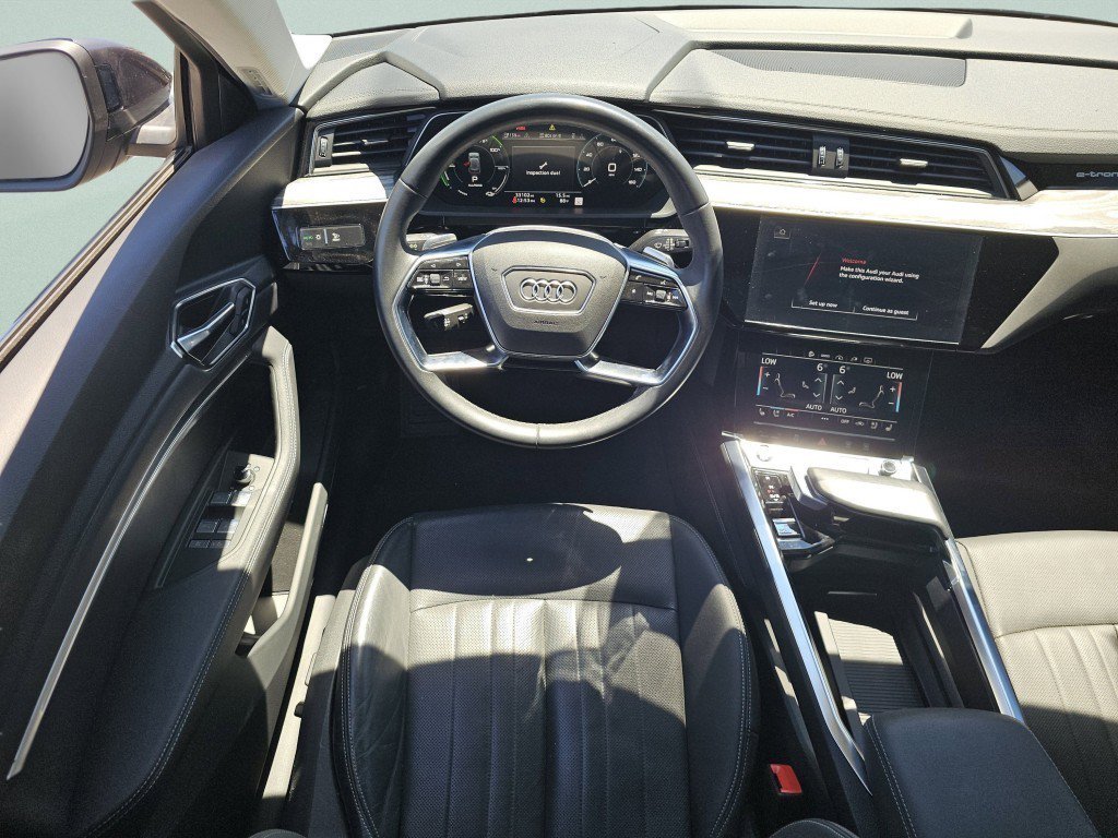 Used 2022 Audi e-tron Premium Plus w/ Premium Plus Package AWD/4WD image 4