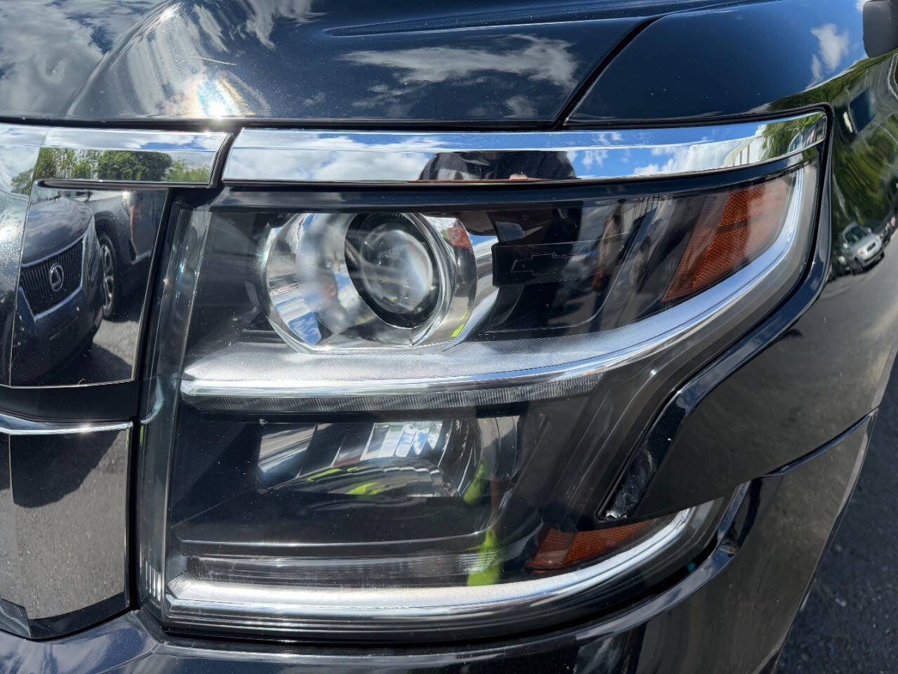 Used 2019 Chevrolet Suburban 3500 LT AWD/4WD image 2