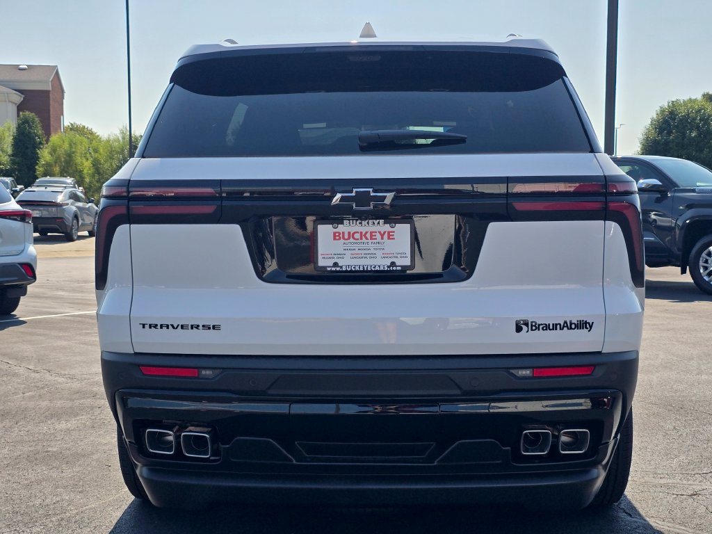 Used 2026 Chevrolet Traverse LT FWD image 7