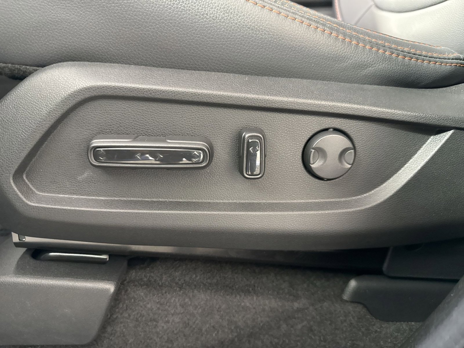 Used 2025 Honda Pilot TrailSport image 14