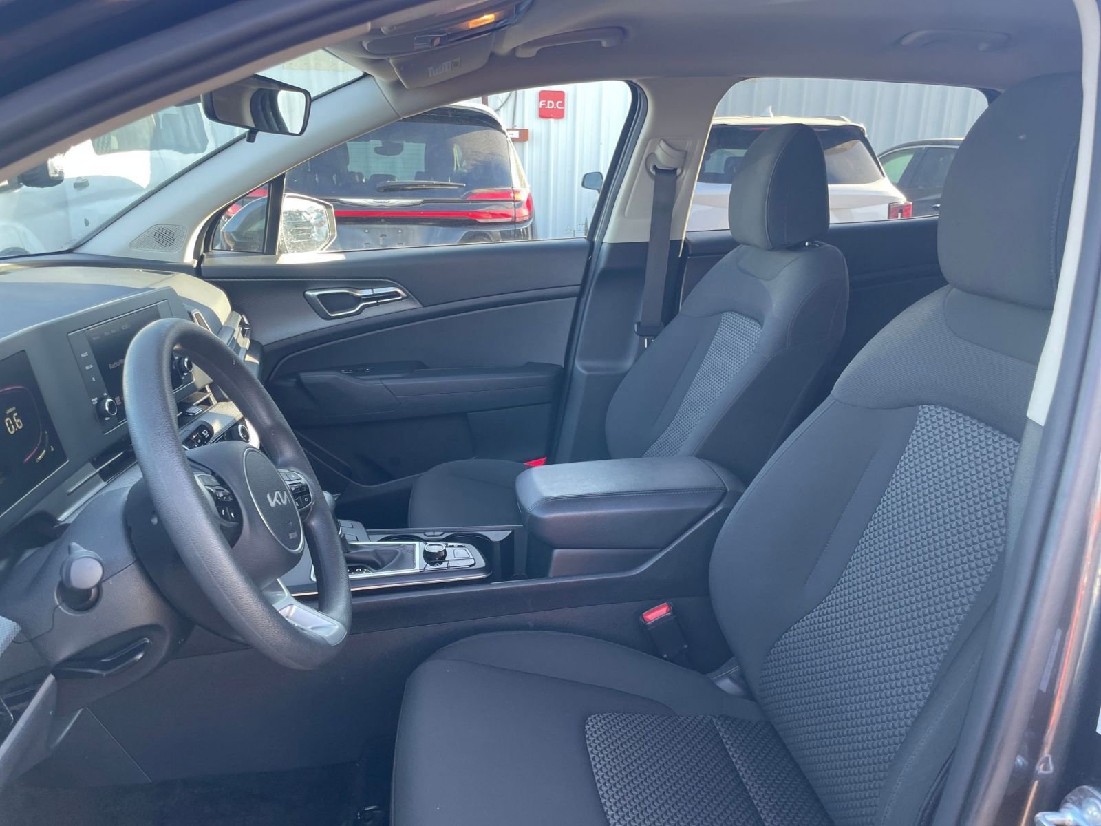Used 2025 Kia Sportage LX FWD image 35