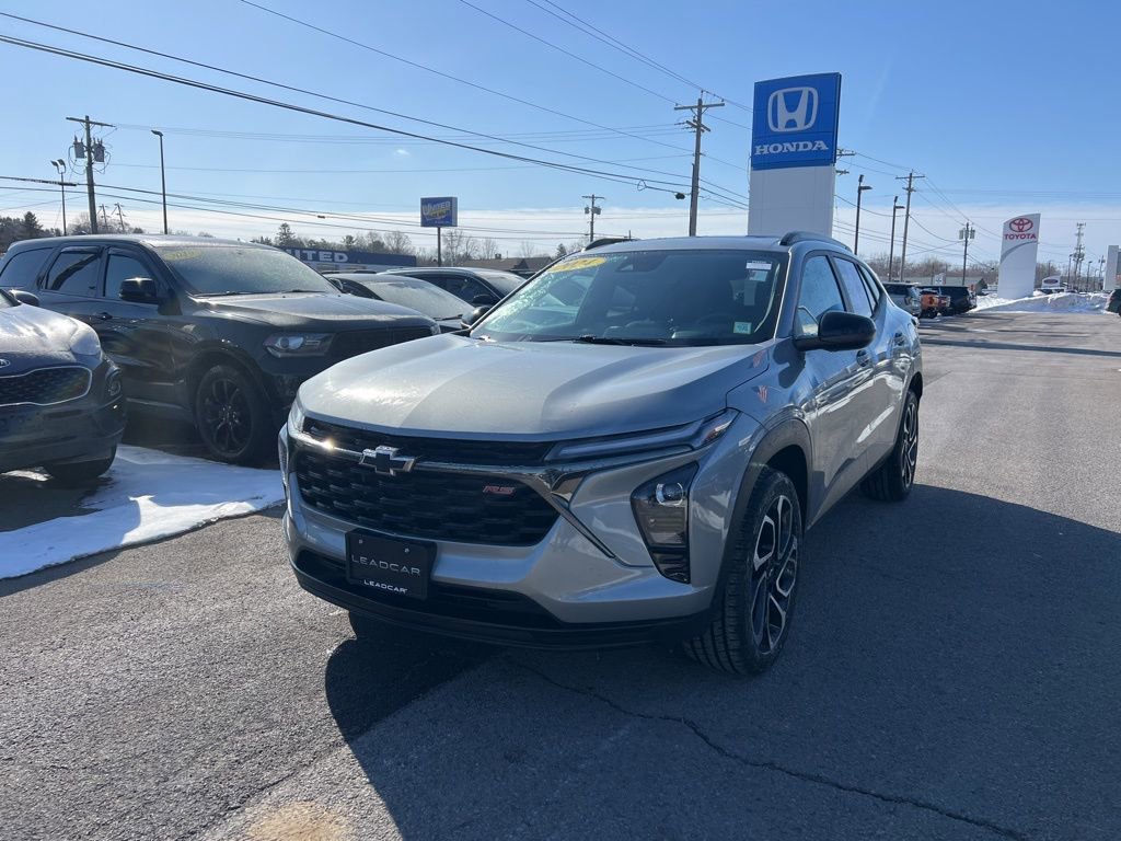 Used 2024 Chevrolet Trax RS w/ Sunroof Package image 1