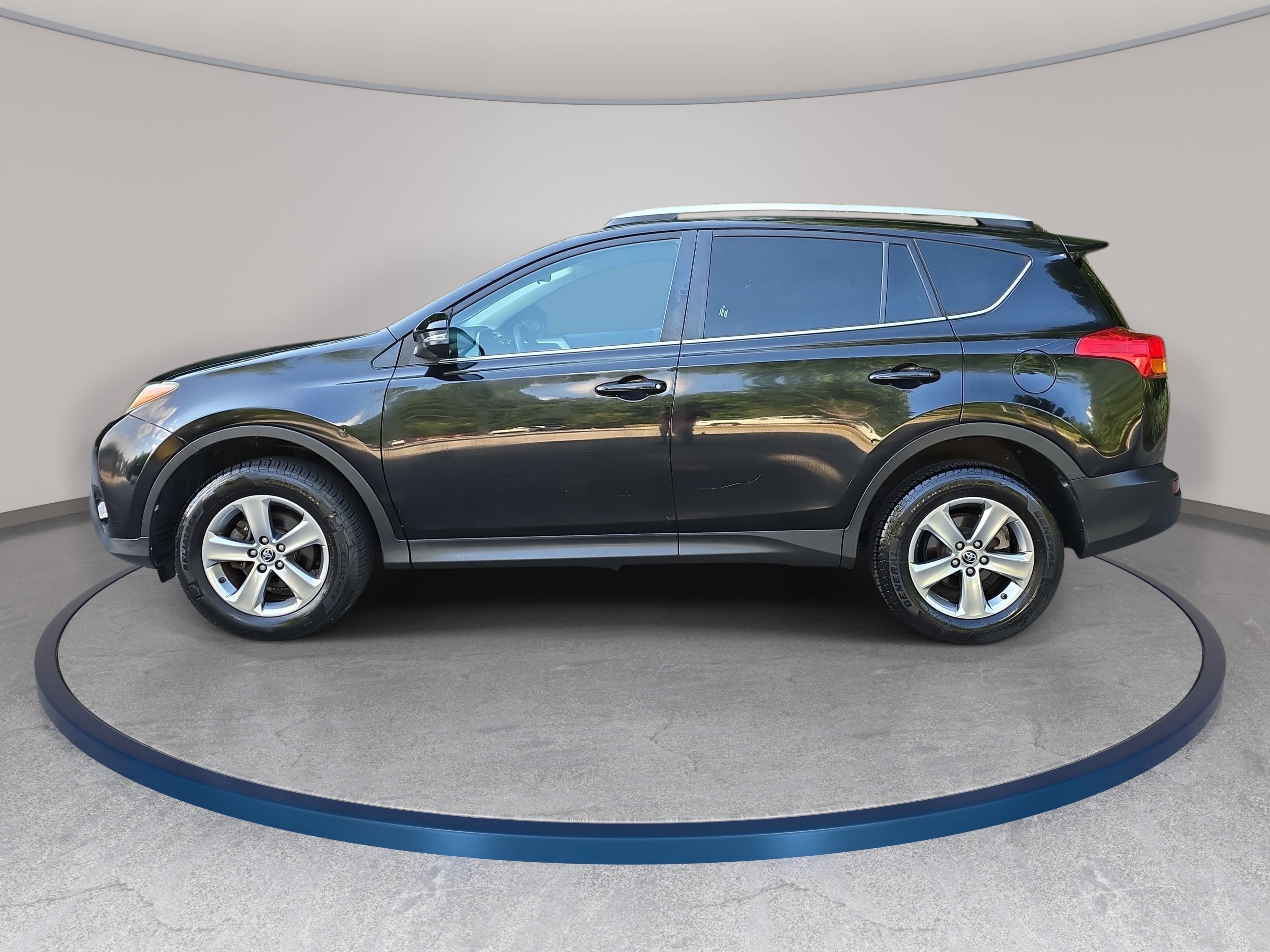 Used 2015 Toyota RAV4 XLE FWD image 8