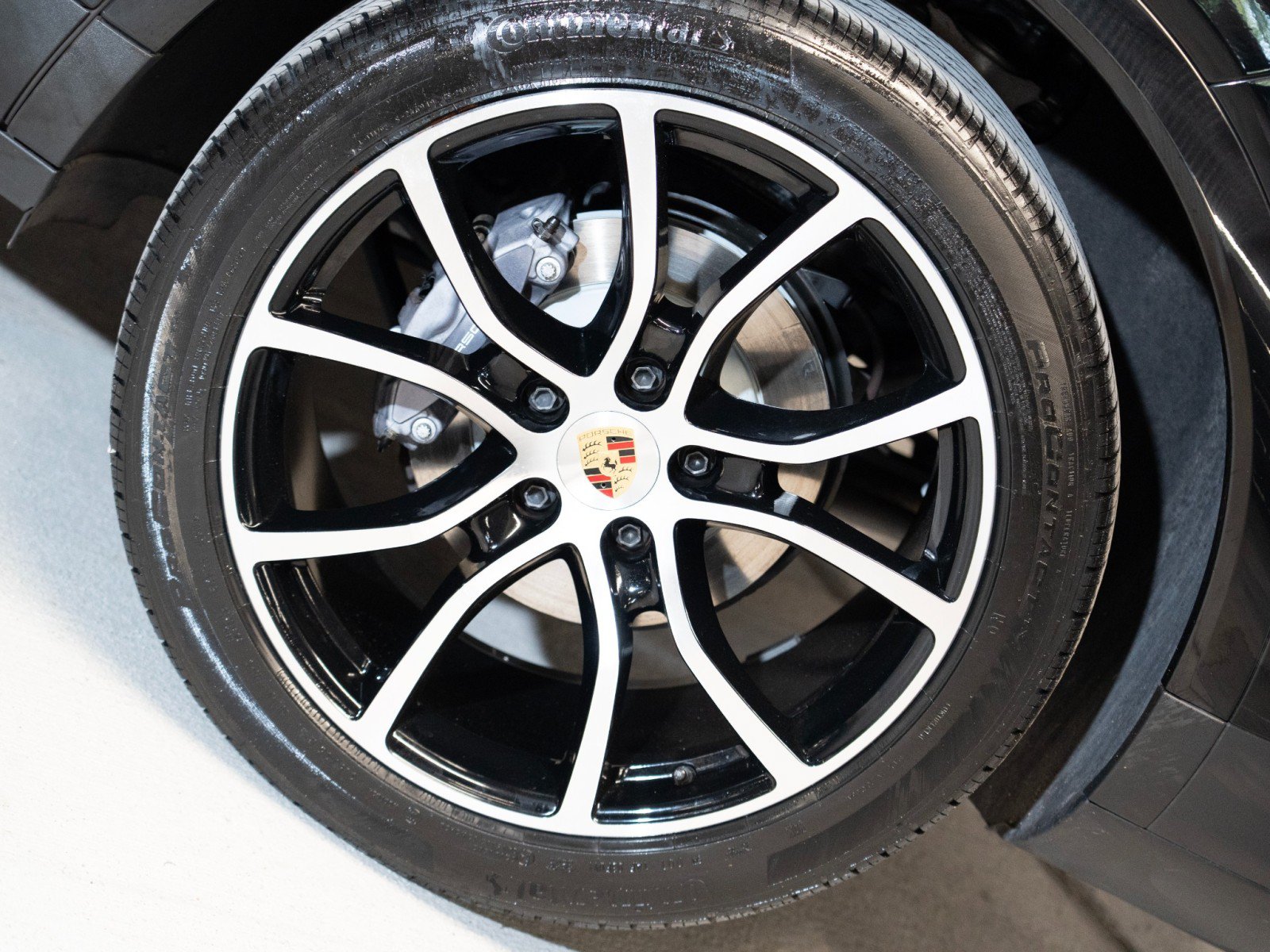 Certified 2023 Porsche Cayenne Platinum Edition AWD/4WD image 10