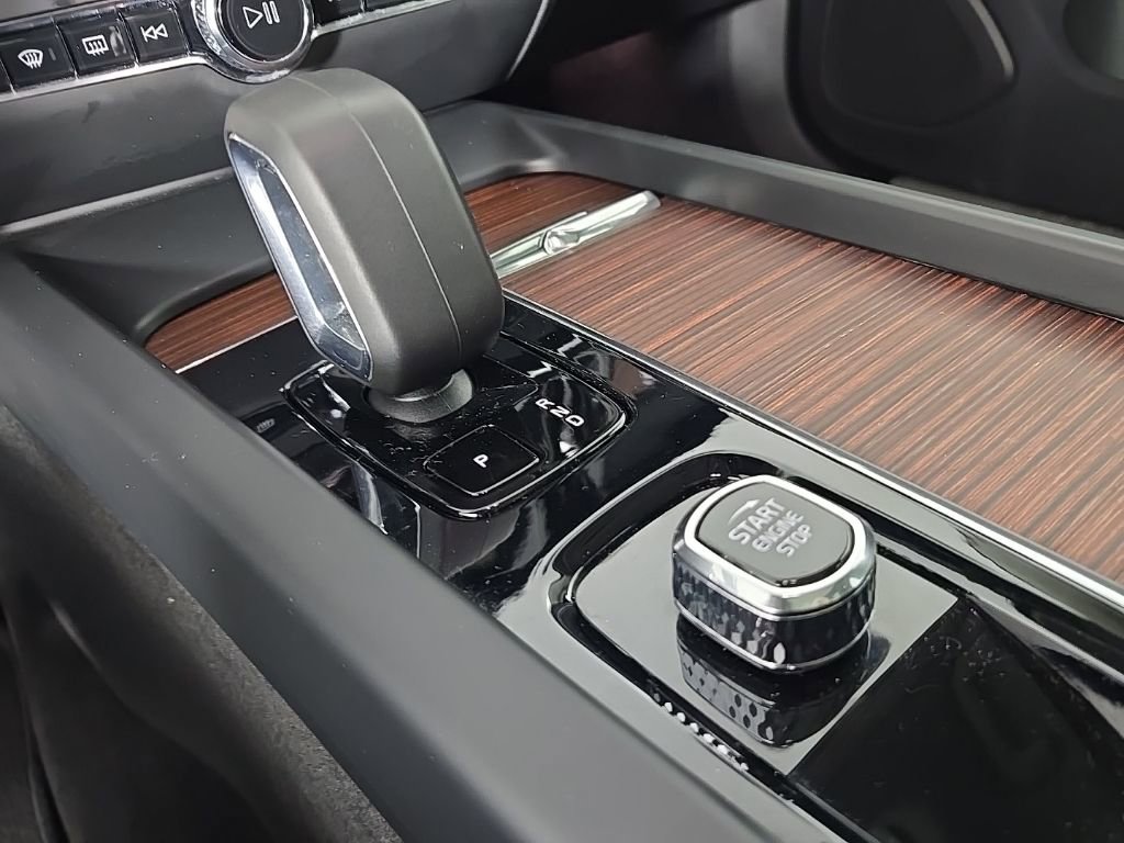 Certified 2025 Volvo V60 B5 Cross Country Plus image 21