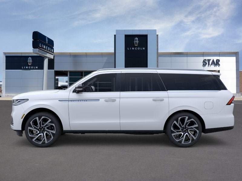 New 2026 Lincoln Navigator L Reserve AWD/4WD image 3