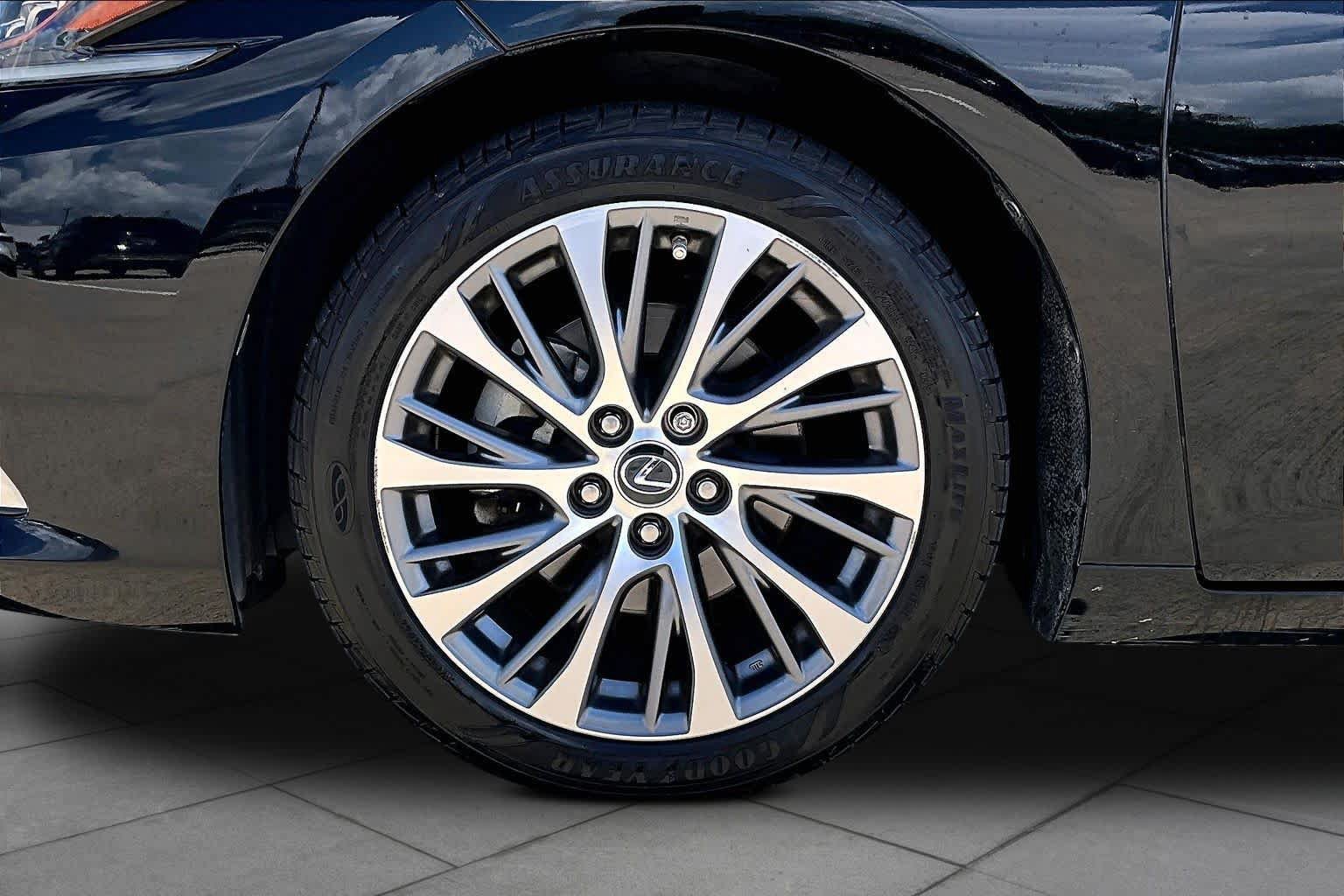 Used 2019 Lexus ES 350 w/ Accessory Package 2 FWD image 11