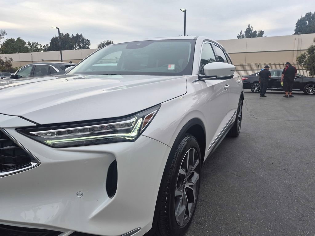 Used 2024 Acura MDX SH-AWD w/ Technology Package image 3