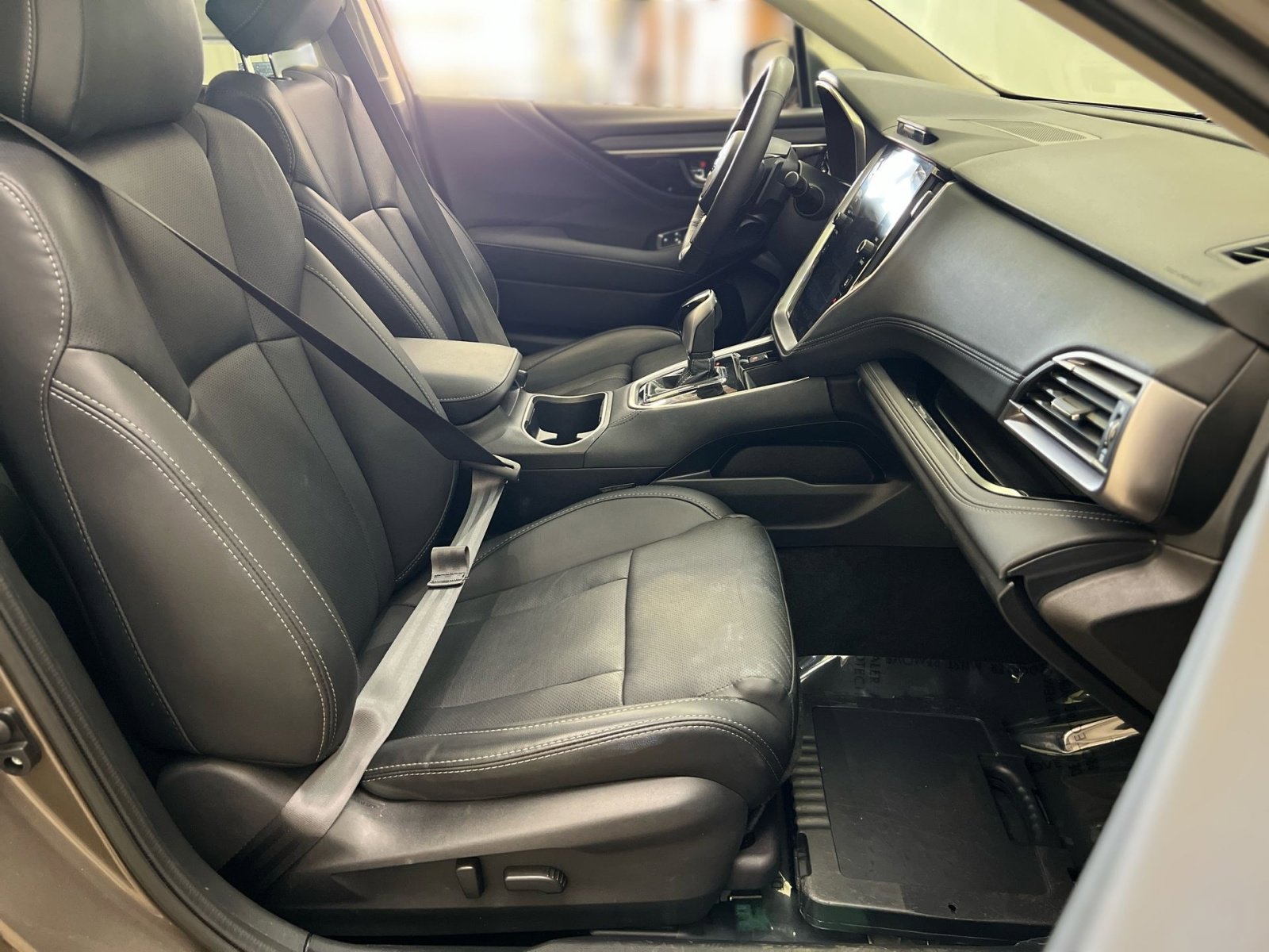 Used 2022 Subaru Outback Limited image 25