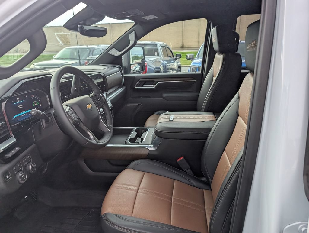 Used 2026 Chevrolet Silverado 3500 High Country w/ High Country Premium Package AWD/4WD image 15