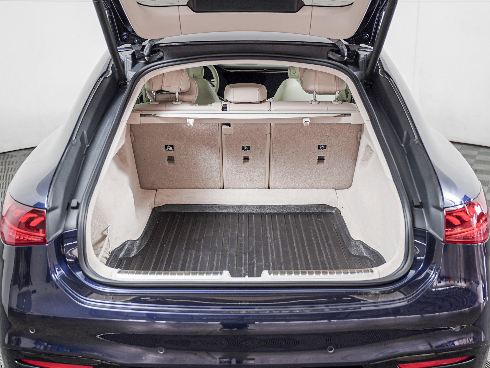 Certified 2023 Mercedes-Benz EQS 580 4MATIC Sedan image 4