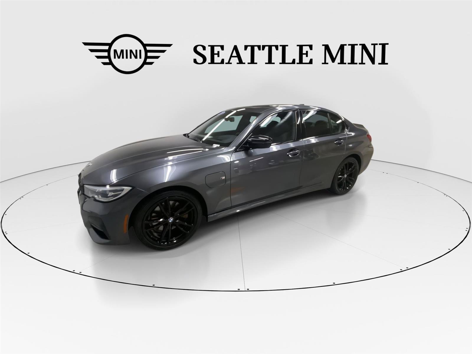 Used 2021 BMW 330e w/ M Sport Package RWD image 5