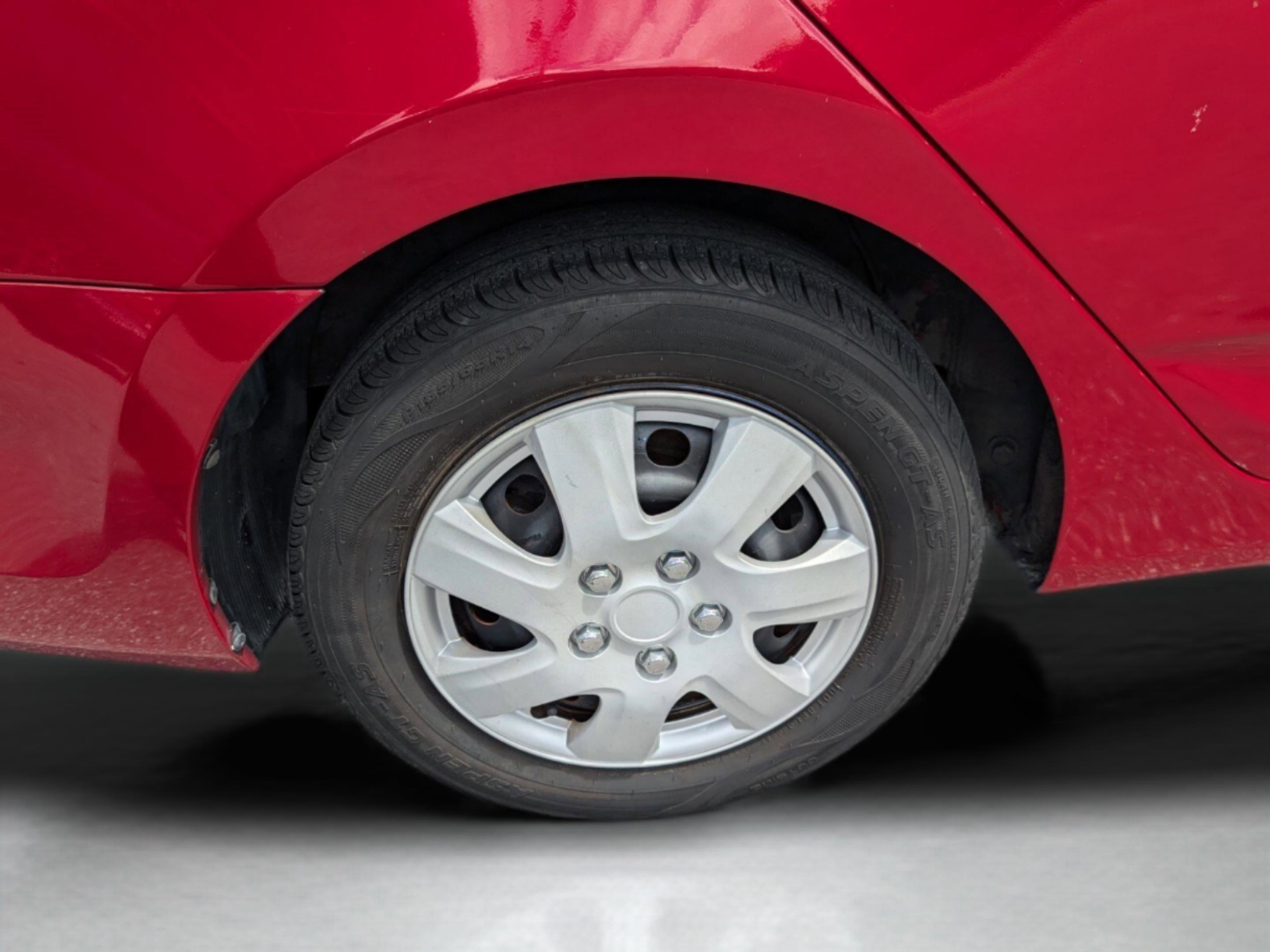 Used 2012 Hyundai Accent GLS image 24