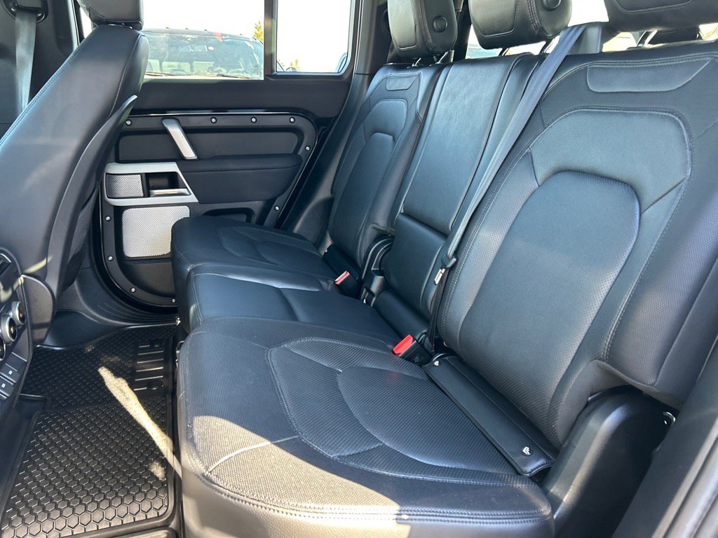 Used 2023 Land Rover Defender 130 X-Dynamic SE image 12