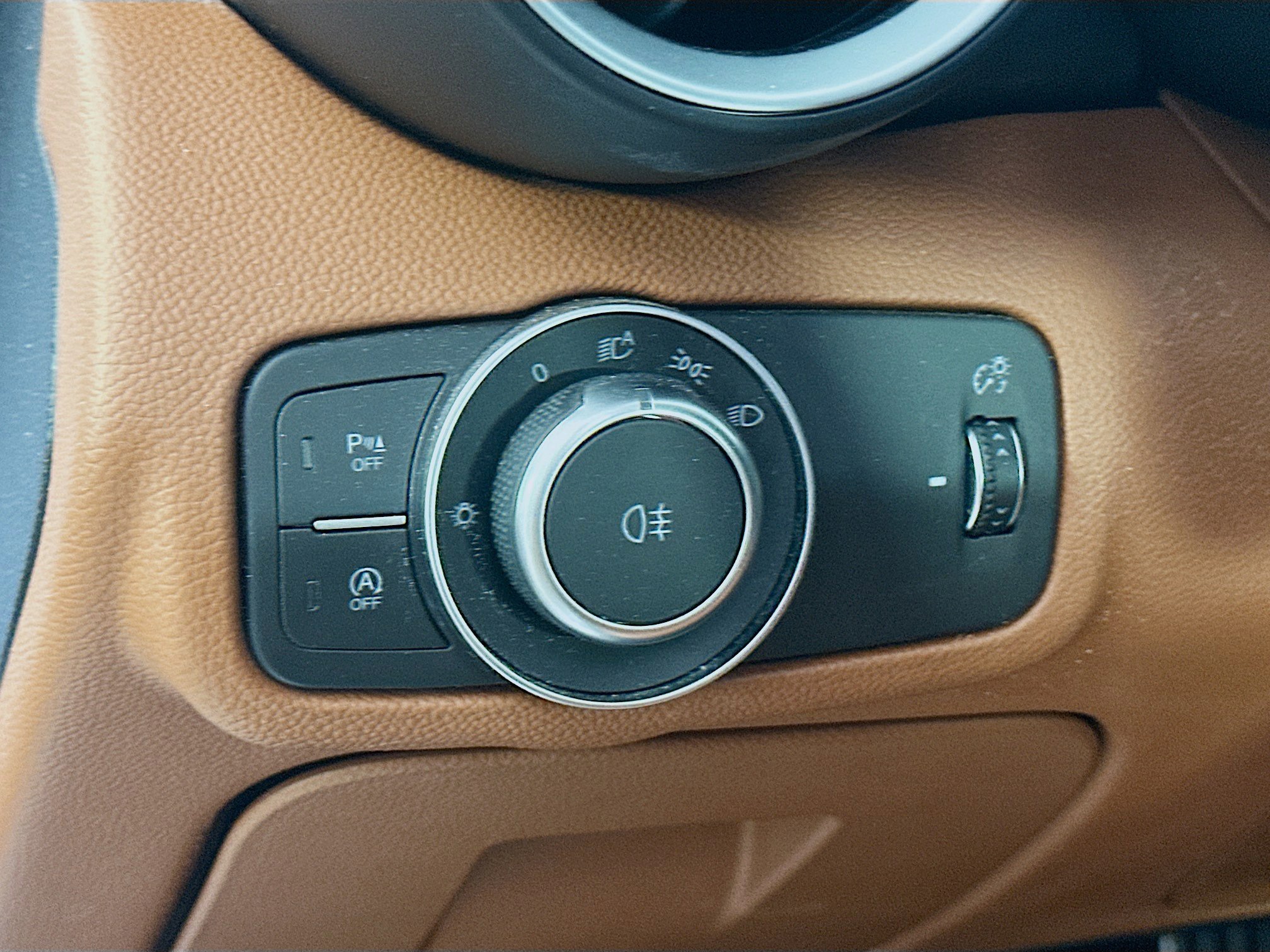 Used 2019 Alfa Romeo Giulia Ti w/ Quick Order Package 22X Lusso image 17