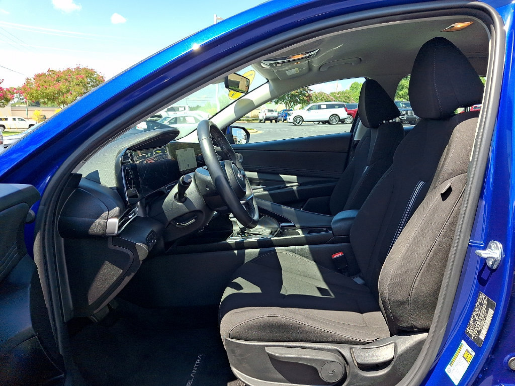 Used 2023 Hyundai Elantra SEL w/ Convenience Package FWD image 13