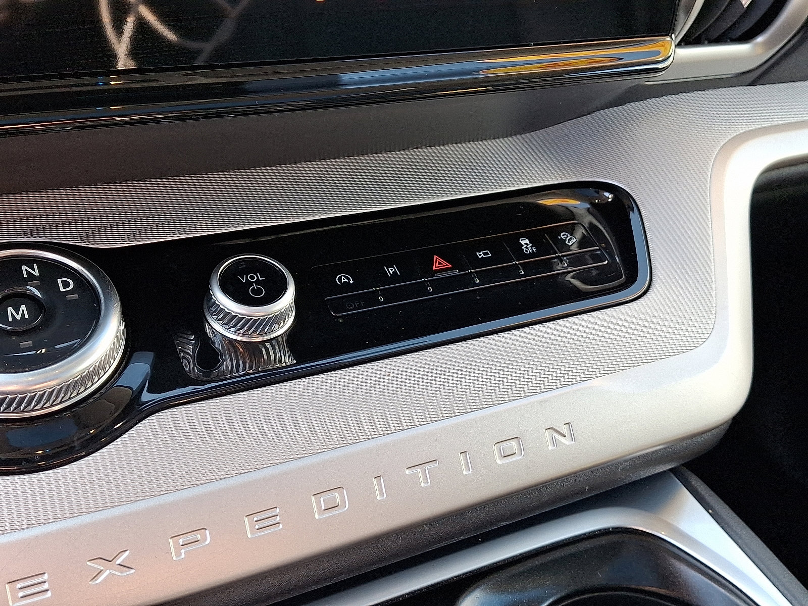 Certified 2025 Ford Expedition Active image 18